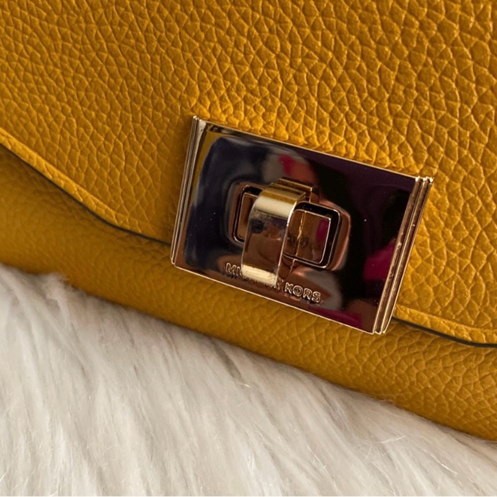 Michael Kors VOYAGER Tote/CASSIE Trifold Wallet - Picture 7 of 9